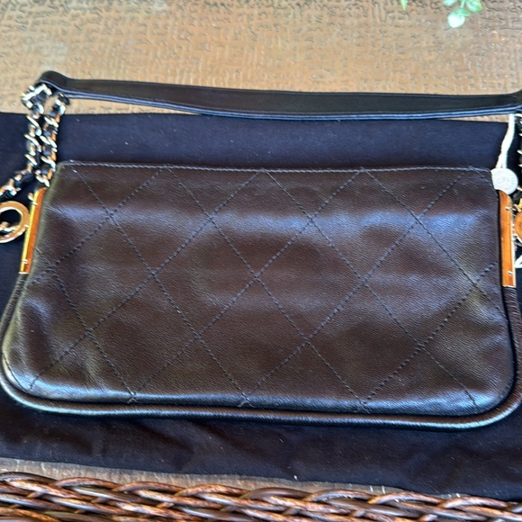 CHANEL LAMBSKIN POUCHETTE - Picture 2 of 8